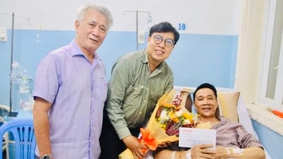 "Mai Vang Tri An" program visited and presented gifts to People's Artist Ha The Dung
