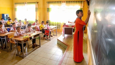 គ្រូបង្រៀននៅតាមតំបន់ជួបការលំបាកខ្លាំង បាត់បង់ប្រាក់បំណាច់ដោយសារ... ឃុំរបស់ពួកគេបំពេញតាមស្តង់ដារជនបទថ្មី។
