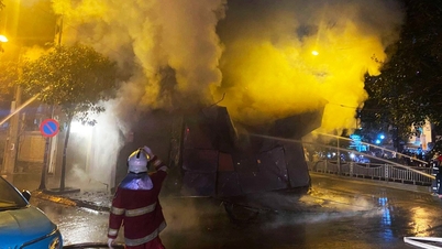 Incendio en un garaje de coches en Hanoi