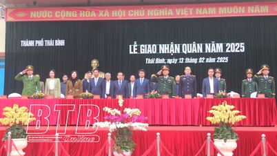 សមមិត្ត Nguyen Tien Thanh អនុលេខាអចិន្ត្រៃយ៍គណៈកម្មាធិការបក្សខេត្ត ប្រធានក្រុមប្រឹក្សាប្រជាជនខេត្ត បានចូលរួមពិធីចូលបម្រើកងទ័ពឆ្នាំ ២០២៥ នៅទីក្រុង Thai Binh។