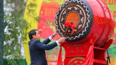 Khai hội mùa xuân Côn Sơn