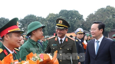 Thứ trưởng Bộ Công an động viên thanh niên tòng quân