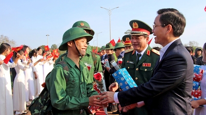 Bí thư Tỉnh ủy Nguyễn Đình Trung dự Lễ giao nhận quân tại huyện Krông Pắc