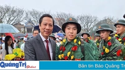 43 công dân thị xã Quảng Trị lên đường nhập ngũ