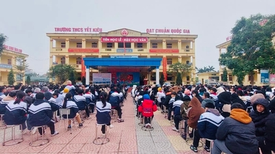 Fusión de la escuela secundaria Yet Kieu y la escuela secundaria Trung Khanh