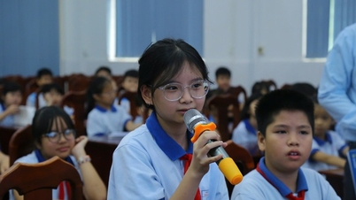 At school, students are given their own lunch menus and notebook covers.