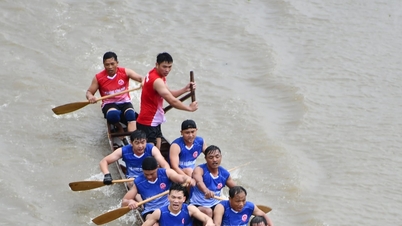 Về sông coi hội làng Đầm