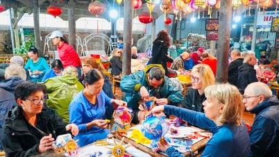 About Hoi An to learn cooking and make lanterns