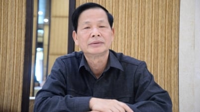 កវី Trinh Cong Loc៖ "ពីសមុទ្រទៅ" ទៅ "ព្រះអាទិត្យស្មៅ"