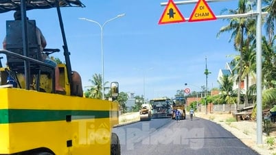 'Inspecting' the progress of many key projects in Binh Dinh