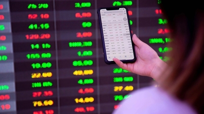 Akciový trh klesá pod 1 280 bodů, akcie těžařských společností ztrácejí na atraktivitě.