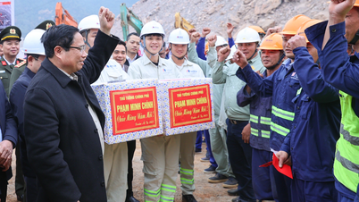 El Primer Ministro inspecciona el proyecto de la autopista Dong Dang-Tra Linh