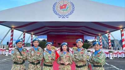 Chat with the 'green beret' couple from Cam Giang