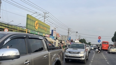 Người dân nườm nượp trở lại Đồng Nai, TP HCM chiều mùng 4 Tết