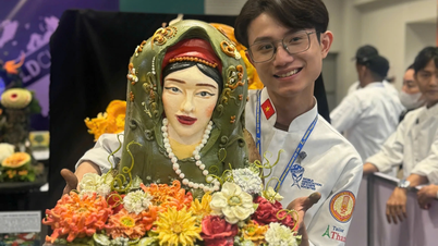 ชายหนุ่มผู้นี้คว้าเหรียญทองจากการนำเอาองค์ประกอบพื้นบ้านมาใช้ในการอบขนมอย่างมีศิลปะ
