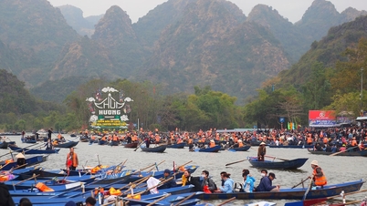 ទូក​និង​សាឡាង​ជិត​៤.០០០​គ្រឿង​បាន​ត្រួតពិនិត្យ​មុន​ថ្ងៃ​បើក​ពិធីបុណ្យ​វត្ត Huong
