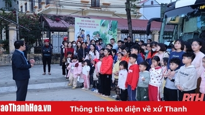 Nhiều công nhân quê Thanh Hóa trở lại Thủ đô trên chuyến xe 0 đồng