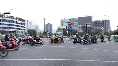 Gros plan de la porte sud de Ho Chi Minh-Ville, 10 000 milliards ont été investis pour construire une route surélevée