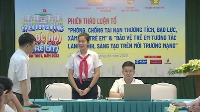 ជួបជាមួយកុមារីថ្នាក់ទី៩នៅ Khanh Hoa ដែលដើរតួជាប្រធាន "សភាកុមារ"