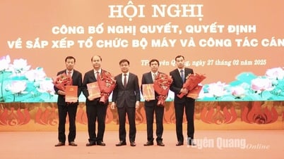 Thành ủy, HĐND, UBND Thành phố Tuyên Quang công bố các nghị quyết, quyết định về sắp xếp bộ máy và công tác cán bộ