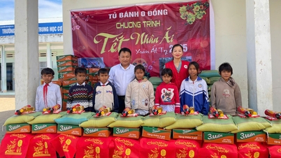 “Zero-dong bread cabinet” brings a charitable Tet to poor students