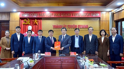 Hội nghị bàn giao nhiệm vụ Bí thư thành ủy Tuyên Quang, nhiệm kỳ 2020-2025