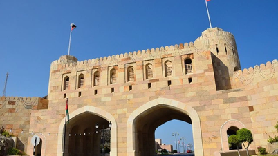 Cưỡi lạc đà, cắm trại dưới trời đầy sao tại sa mạc của Oman