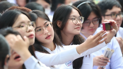 ការិយាល័យនយោបាយបានសម្រេចលើកលែងថ្លៃសិក្សាទាំងអស់សម្រាប់សិស្សសាធារណៈទូទាំងប្រទេស។