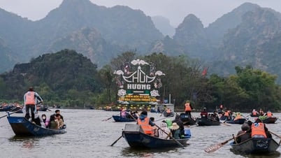 មនុស្ស​រាប់​ពាន់​នាក់​ចូល​រួម​ពិធី​បើក​បុណ្យ​វត្ត Huong
