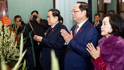 Chủ tịch Quốc hội Trần Thanh Mẫn dâng hương tưởng nhớ Chủ tịch Hồ Chí Minh tại Nhà 67
