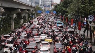 Ngày đầu đi làm sau kỳ nghỉ Tết, nhiều phố Hà Nội ùn tắc