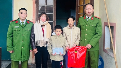 ប្រកាស​ផ្តល់​ប្រាក់​សំណាង​១៦០​លាន​ដុង​ជូន​ស្ត្រី​ក្រីក្រ​ម្នាក់​ដែល​បាត់​លុយ​តេត​ដោយ​ក្តី​ប្រាថ្នា