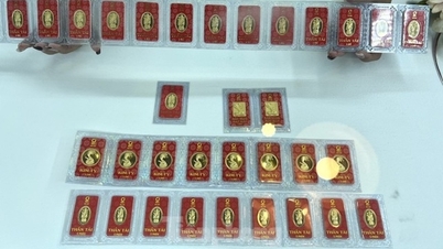 Gold price increases sharply, people line up to buy