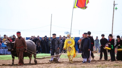 កសិករលេងស្តេចភ្ជួរស្រែ។