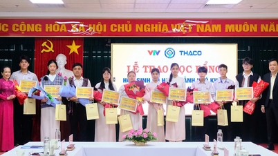 THACO trao học bổng Đường lên đỉnh Olympia Quý I/2025 tại Huế