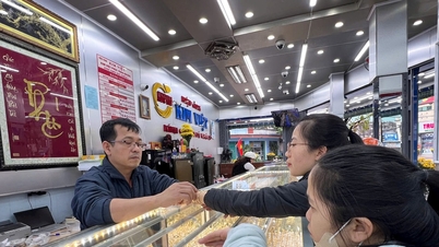 Giá vàng tăng cao, thị trường sôi động trước ngày vía Thần Tài