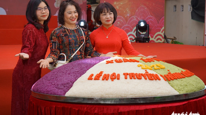 រូបគំនូរ​អង្ករ​ដំណើប​ប្លែកៗ​ក្នុង​ពិធីបុណ្យ​អង្ករ​ដំណើប Phu Thuong