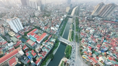 Dredging and beautifying both sides of To Lich River and urgently adding water
