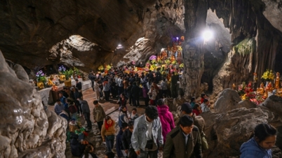 ដំណើរ​កម្សាន្ត​ប្រាសាទ​រួម​នឹង​ដំណើរ​កម្សាន្ត​នា​រដូវ​ផ្ការីក​ទាក់ទាញ​ភ្ញៀវ​ទេសចរ​វៀតណាម​នៅ​ដើម​ឆ្នាំ