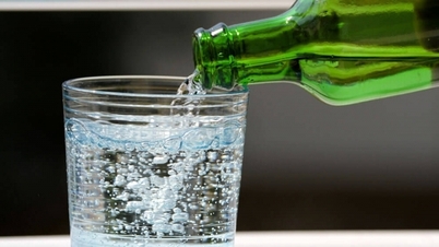 ¿Quién no debe beber agua carbonatada?