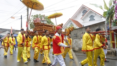 Оживленная церемония открытия фестиваля Van Ninh Communal House Festival, Spring At Ty 2025