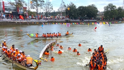 Beeindruckendes traditionelles Drachenbootrennen in Krong No