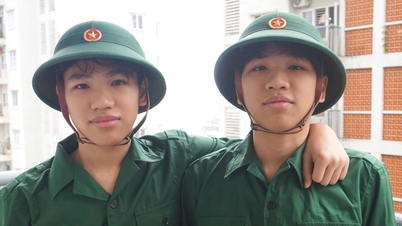 Des frères jumeaux se sont portés volontaires pour rejoindre l'armée.