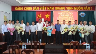 Thủ Thừa thành lập các cơ quan chuyên môn thuộc UBND huyện