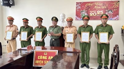 Công an tỉnh công bố các quyết định về công tác cán bộ tại Tân Hưng