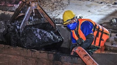 Dầm bùn, xuyên đêm hồi sinh sông Tô Lịch