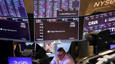 US stocks plunge on recession fears