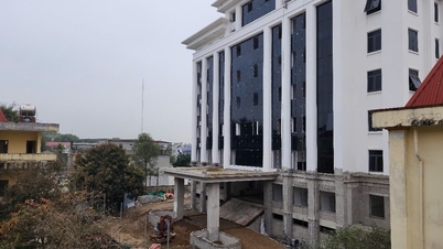 What does Thanh Hoa say about the district headquarters project that has just increased capital to 52 billion VND?