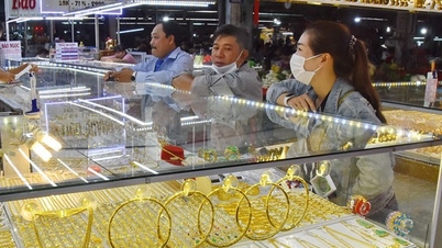 Giá vàng lại lập kỷ lục mới, vàng nhẫn tiến sát ngưỡng 94 triệu đồng/lượng