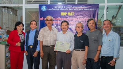 កិច្ចប្រជុំដើម្បីអបអរសាទរខួបលើកទី ៧២ នៃទិវាប្រពៃណីថតរូបវៀតណាមសាខា An Giang ២